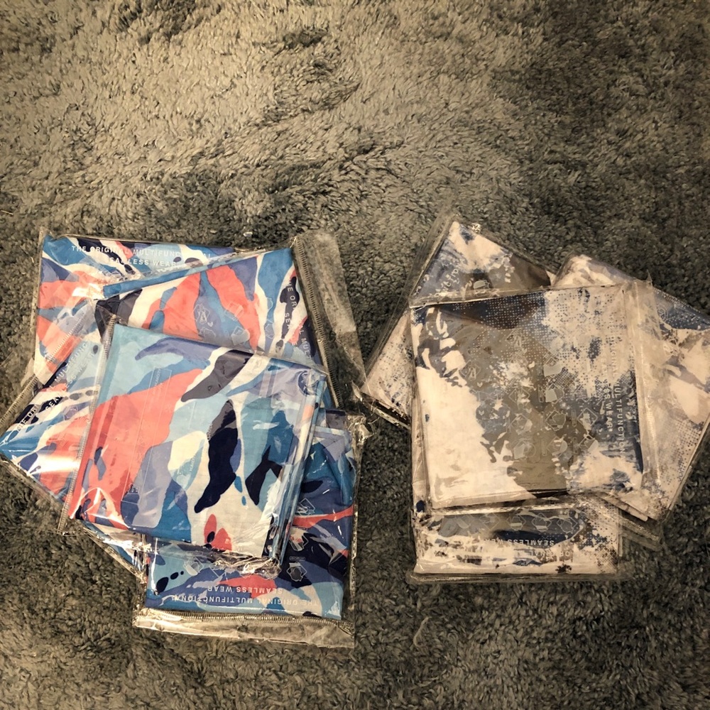 🔻Buy 2, get one FREE! 🔻 Unisex - multiuse mask / scarf - Picture 2 of 7